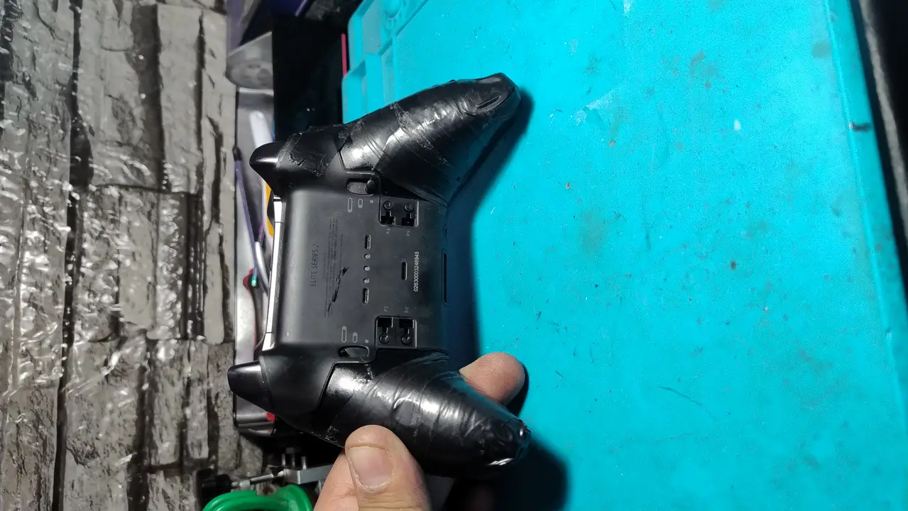 Control de videojuegos abierto para reparación electrónica en PuertoApple